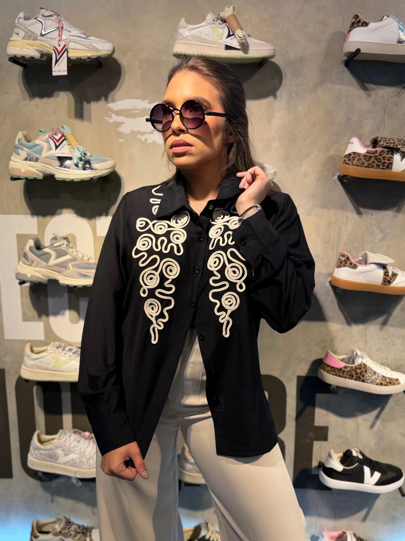 IMG_1411_1333x2000 Camisa manga larga negra con bordano western nude - Imagen 1