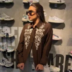 Camisa manga larga marrón con bordado western nude