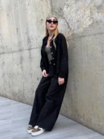 Set negro de camisa manga larga bordada y pantalón con cinturón - Imagen 2