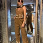 Set marrón de chaleco y pantalón con bordado nude