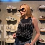 Crop top transparente y brillo negro