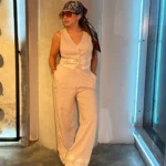 Set beige de chaleco y pantalón con bordado nude