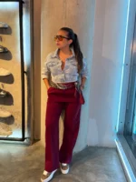 Pantalón vino palazzo con botón