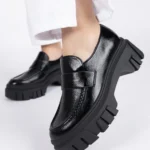 Mocasines chunky de cuerina negro