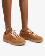 Sneakers bajos marrón y naranja - Imagen 2