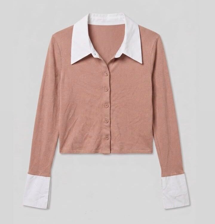 81fbb37f-d577-4647-a082-ea8d20e6e10a Camisa beige cuello y mangas blancas - Imagen 1